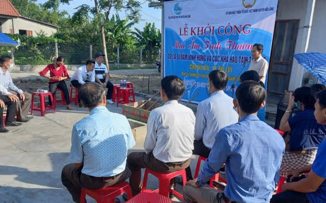 Tiết lộ số tiền ca sĩ Đàm Vĩnh Hưng hỗ trợ cho người dân vùng lũ huyện Hải Lăng - Ảnh 2.