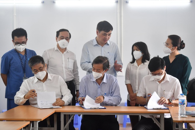Trước thông tin bệnh viện rút quân mang theo cả trang thiết bị do nhà hảo tâm hỗ trợ TP.HCM, Bộ Y tế nói gì? - Ảnh 2.