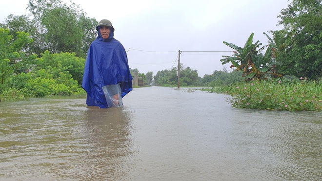 Hà Tĩnh: Mưa lớn kéo dài gây ngập cục bộ, nhiều địa phương lên kế hoạch di dời dân - Ảnh 4. Hà Tĩnh: Mưa lớn kéo dài gây ngập cục bộ, nhiều địa phương lên kế hoạch di dời dân - Ảnh 4.