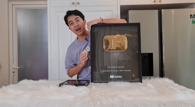 Review thành quả 10 triệu subs YouTube, Cris Phan tiết lộ điểm khác biệt lớn nhất giữa nút Kim Cương và nút Vàng? - Ảnh 4.