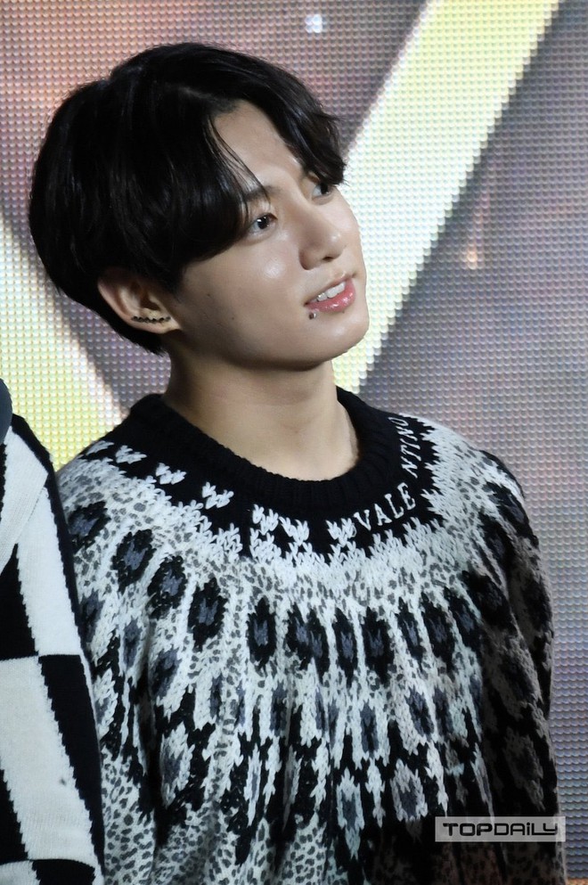 Jungkook (BTS) vừa chấm nhẹ 1 điểm nhấn gần môi đã làm fan phát cuồng, leo thẳng top trending vì quá quyến rũ! - Ảnh 4.