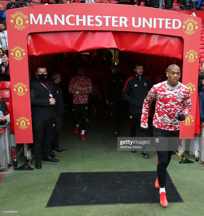 Ronaldo v&agrave;o s&acirc;n từ ghế dự bị, MU tho&aacute;t thua h&uacute; v&iacute;a tr&ecirc;n s&acirc;n nh&agrave; Old Trafford - Ảnh 18.