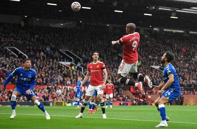 Ronaldo v&agrave;o s&acirc;n từ ghế dự bị, MU tho&aacute;t thua h&uacute; v&iacute;a tr&ecirc;n s&acirc;n nh&agrave; Old Trafford - Ảnh 14.
