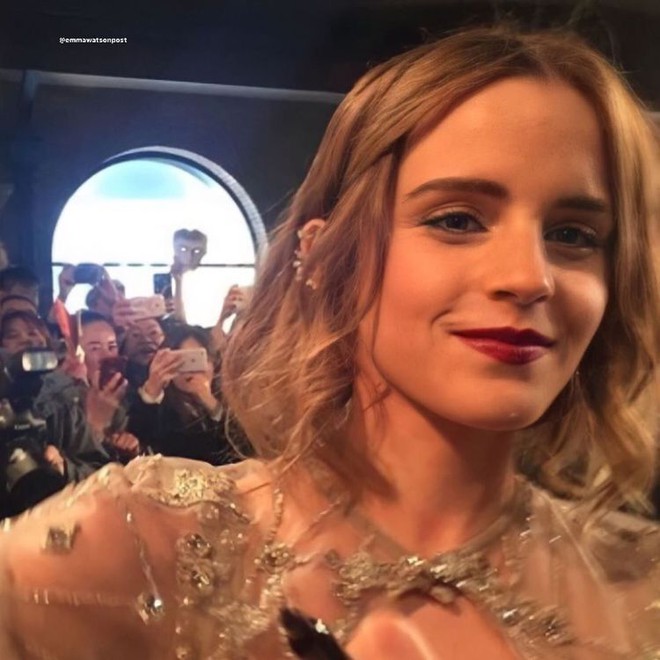 Năm 2017 Emma Watson có 1 thảm đỏ huyền thoại ở Trung Quốc: Đẹp nức nở tựa công chúa, đến mức ảnh chụp lướt mỗi năm đều gây bão MXH - Ảnh 15.