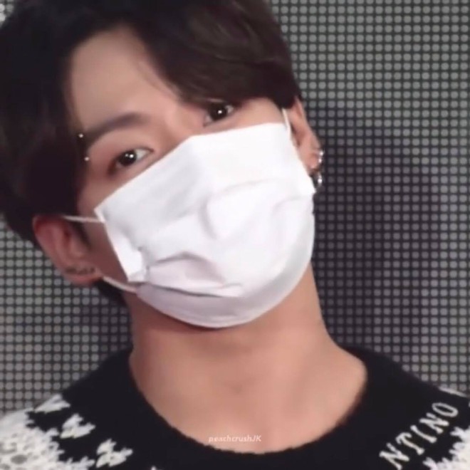 Jungkook (BTS) vừa chấm nhẹ 1 điểm nhấn gần môi đã làm fan phát cuồng, leo thẳng top trending vì quá quyến rũ! - Ảnh 9.