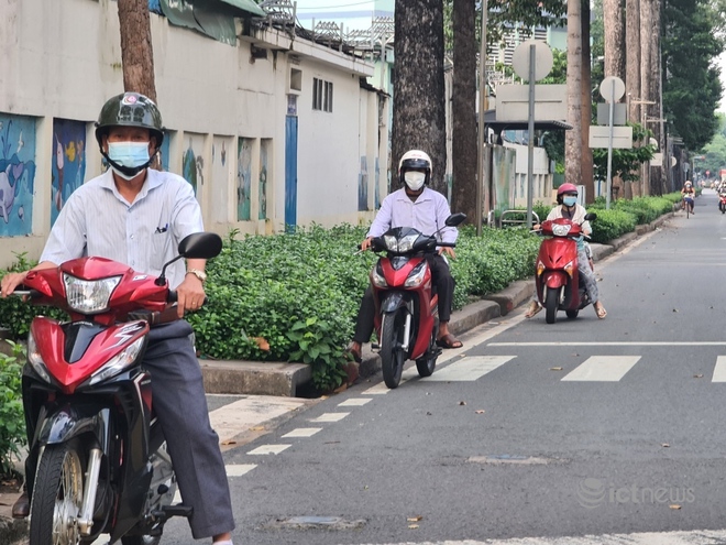 Hình ảnh Sài Gòn ngày đầu nới lỏng giãn cách qua ống kính smartphone - Ảnh 4.