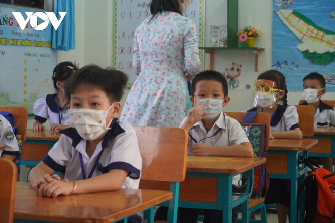 Học sinh tại xã đảo Thạnh An (TP.HCM) hào hứng trở lại trường học - Ảnh 3.