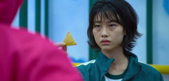 dieu-it-biet-ve-jung-ho-yeon-cua-squid-game-ban-than-cua-jennie-blackpink-ban-gai-6-nam-cua-lee-dong-hwi-1632128098-2-16348941869091579828261.jpg