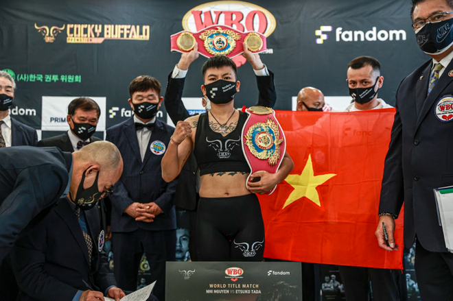 Thu Nhi, Minh Phát và Hồng Quân hoàn tất buổi cân ký, háo hức trước sự kiện tranh đai WBO - Ảnh 2.