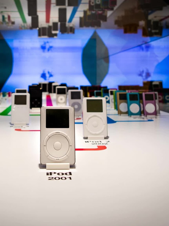 Chúc mừng iPod tròn 20 tuổi: Cùng nhìn lại các dòng iPod của Apple, món đồ từng là tuổi thơ của bao nhiêu người - Ảnh 1.