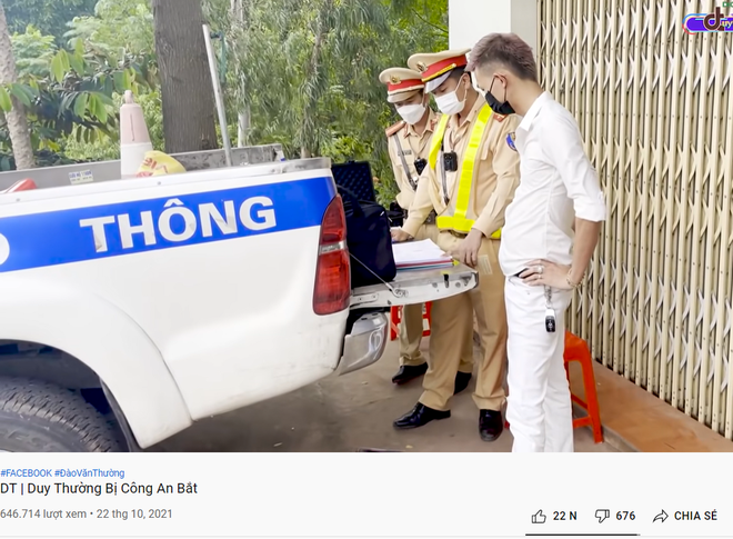 Bị CSGT xử phạt, YouTuber Duy Thường còn tiện thể quay clip, tỏ thái độ ngông nghênh - Ảnh 1.