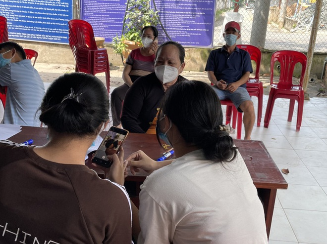 TP.HCM: Đã phát hiện hơn 700 người “nhận nhầm” tiền hỗ trợ ở Hóc Môn - Ảnh 1.