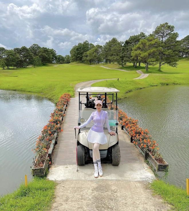 Thảm golf Vbiz chứng kiến màn so kè visual của dàn mỹ nhân: Đỗ Mỹ Linh - Hương Giang bất phân thắng bại, Hiền Hồ lộ diện thế nào đây? - Ảnh 12.