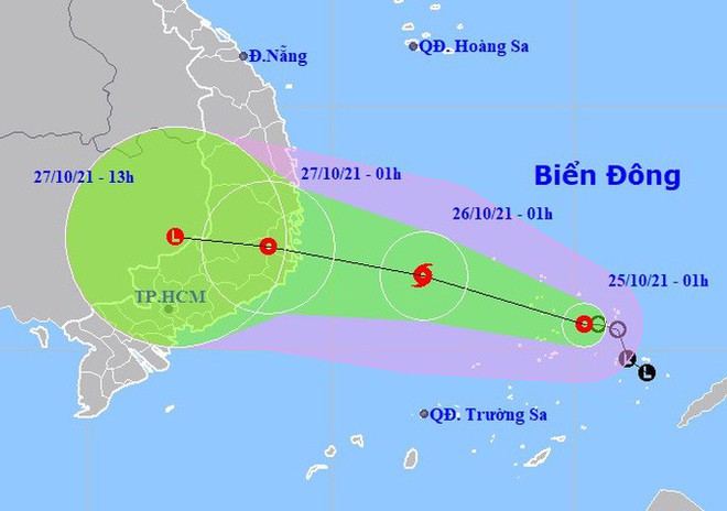 B&atilde;o giật cấp 10 hướng v&agrave;o từ B&igrave;nh Định đến B&igrave;nh Thuận, miền Trung mưa rất to - Ảnh 1.