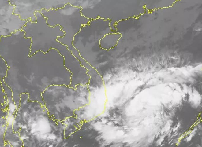 B&atilde;o giật cấp 10 hướng v&agrave;o từ B&igrave;nh Định đến B&igrave;nh Thuận, miền Trung mưa rất to - Ảnh 2.