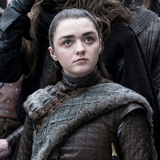 Sao nhí Game Of Thrones thả rông vòng 1 đạp xe trên phố ở phim mới, gây sốc vì nhan sắc ngày càng quyến rũ hút hồn - Ảnh 4. Sao nhí Game Of Thrones thả rông vòng 1 đạp xe trên phố ở phim mới, gây sốc vì nhan sắc ngày càng quyến rũ hút hồn - Ảnh 4.