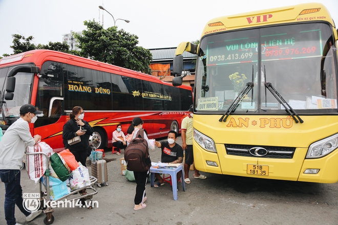 Những hình ảnh không ngờ tại bến xe lớn nhất trung tâm TP.HCM sau 2 tuần hoạt động trở lại - Ảnh 14.