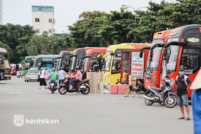 Những hình ảnh không ngờ tại bến xe lớn nhất trung tâm TP.HCM sau 2 tuần hoạt động trở lại - Ảnh 18.