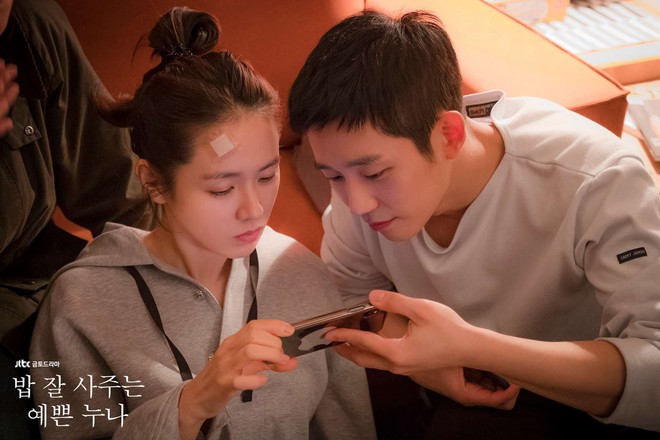 N&agrave;o phải Hyun Bin, đ&acirc;y mới l&agrave; nam thần m&agrave; Son Ye Jin cưng hết mực: C&ocirc;ng khai t&igrave;nh tứ ở họp b&aacute;o, cảnh n&oacute;ng qu&aacute; trời lu&ocirc;n! - Ảnh 7.
