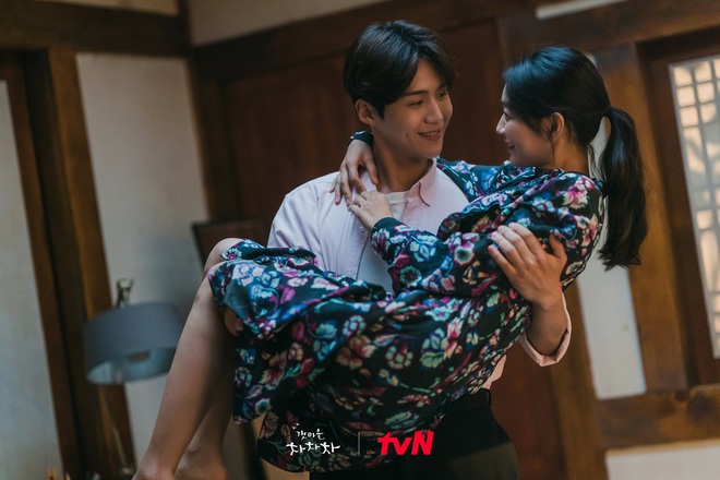 Rating Hometown Cha-Cha-Cha và loạt bom tấn đồng loạt giảm, chỉ bom xịt của Kim Go Eun hồn nhiên thăng hạng - Ảnh 3.