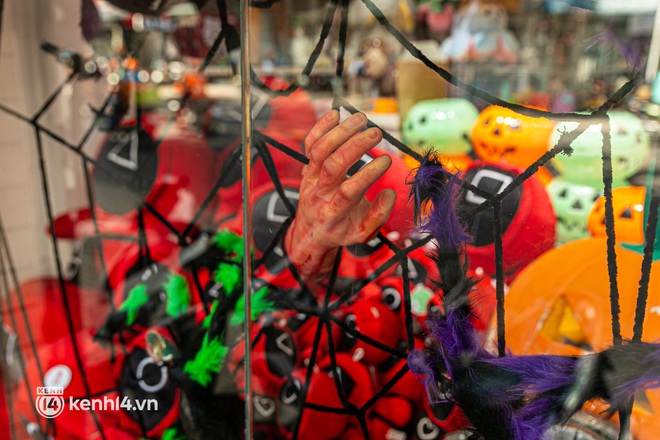 Tình hình bán buôn Halloween năm nay: Ế lắm, ế nhiều, năm ngoái đã ế rồi năm nay còn ế hơn! - Ảnh 9. Tình hình bán buôn Halloween năm nay: Ế lắm, ế nhiều, năm ngoái đã ế rồi năm nay còn ế hơn! - Ảnh 9.