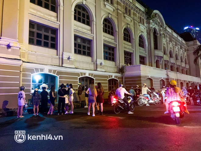 Đêm Halloween "để đời" nhất của Sài Gòn: Bùi Viện "trùm mền ngủ", phố đi bộ chật kín người, hàng quán hồi sinh đúng nghĩa - Ảnh 9.