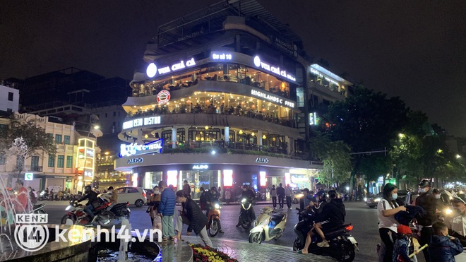 Khong khi Halloween: Ha Noi da vang con mua, Sai Gon dong nghit nhung it thay nguoi hoa trang