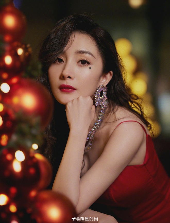 Dụi mắt mấy lần mới nhận ra đ&acirc;y l&agrave; Dương Mịch, nhan sắc thuở chưa dao k&eacute;o kh&aacute;c 1 trời 1 vực so với hiện tại - Ảnh 4.