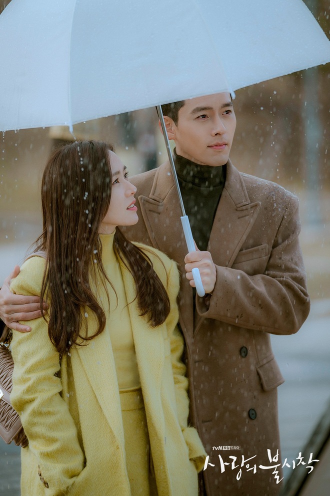 Cảnh Son Ye Jin che miệng cấm Hyun Bin hôn bị đào lại, nhìn đại úy lườm chị đẹp đến cháy mặt mà rụng tim - Ảnh 9.