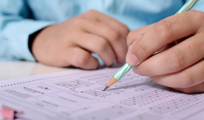 B&agrave;i To&aacute;n tốt nghiệp tiểu học g&acirc;y xoắn n&atilde;o, nhiều phụ huynh ph&aacute;t sốt v&igrave; kh&ocirc;ng giải được - Ảnh 1.