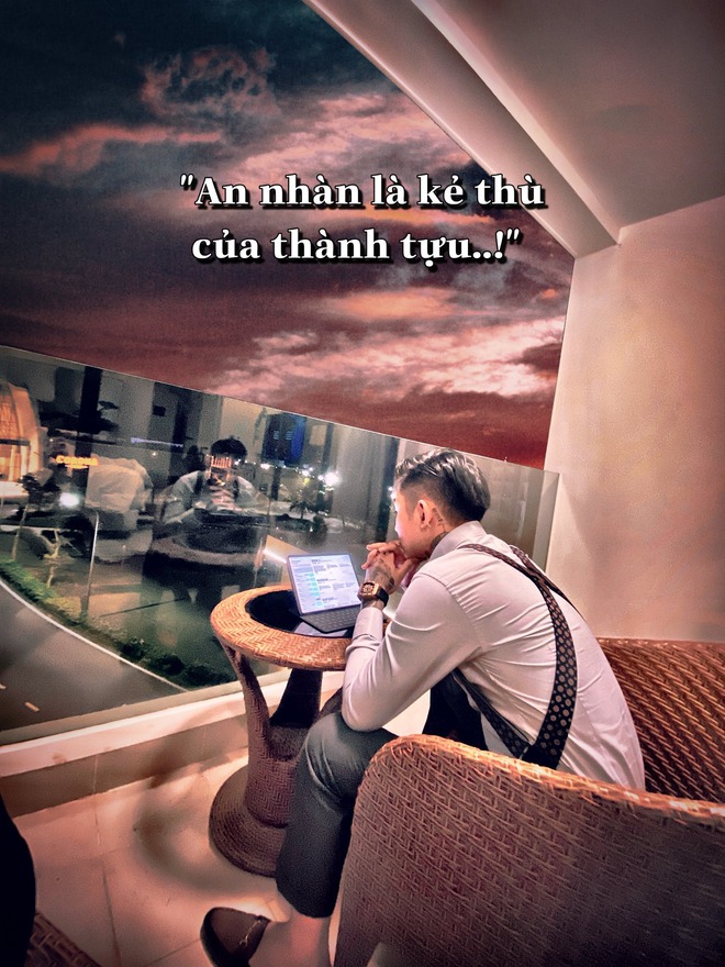 "Hoàng Tử Gió" từng tham gia sàn tài chính 4.0, thường xuyên khoe tiền bạc và xe cộ để "lùa gà" - Ảnh 3. "Hoàng Tử Gió" từng tham gia sàn tài chính 4.0, thường xuyên khoe tiền bạc và xe cộ để "lùa gà" - Ảnh 3.