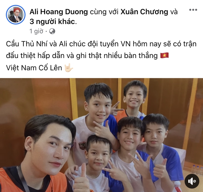Đ&uacute;ng nửa đ&ecirc;m, Kỳ Duy&ecirc;n v&agrave; d&agrave;n sao Vbiz hừng hực kh&iacute; thế tiếp lửa cho tuyển Việt Nam trận gặp Trung Quốc - Ảnh 9.
