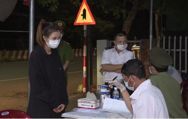 B&igrave;nh Phước c&oacute; c&ocirc;ng văn hỏa tốc li&ecirc;n quan đến việc đi lại của người về từ TP.HCM - Ảnh 1.