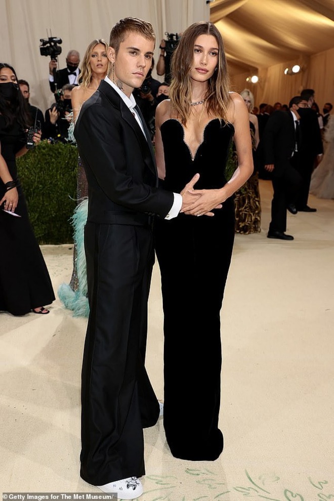 Justin Bieber cuối cùng đã nhắc chuyện sinh con kèm thời gian cụ thể, còn lộ cả “hint” ở Met Gala: Showbiz sắp có tin vui rồi? - Ảnh 3.