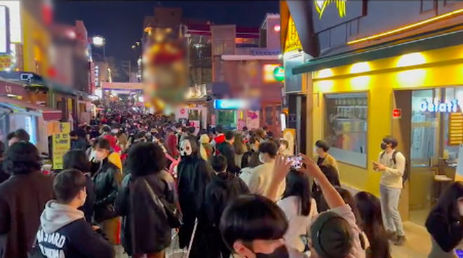 Khung cảnh đông nghẹt thở ở phố Itaewon (Hàn Quốc) đêm Halloween lên trending TikTok toàn cầu - Ảnh 5.