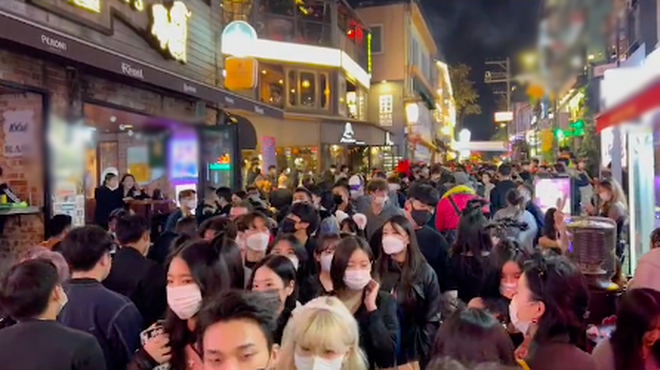 Khung cảnh đông nghẹt thở ở phố Itaewon (Hàn Quốc) đêm Halloween lên trending TikTok toàn cầu - Ảnh 5.