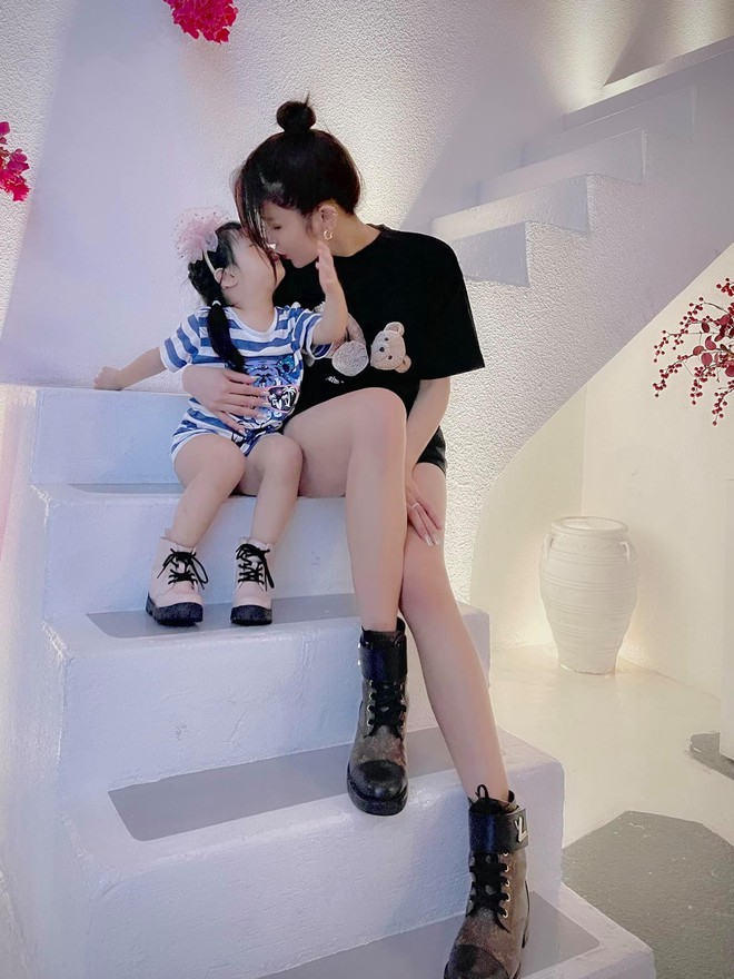 Ly th&acirc;n từ 1/2021, Diệp L&acirc;m Anh vẫn đeo nhẫn cưới nhưng lại c&oacute; động th&aacute;i lạ n&agrave;y? - Ảnh 4.