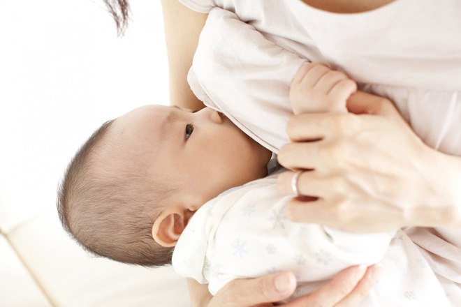 Nếu con cái có 3 thói quen này khi ăn, cha mẹ cần cảnh giác: Dấu hiệu bất ổn về tâm lý! - Ảnh 1.
