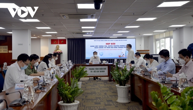 Kh&ocirc;ng được ph&eacute;p ti&ecirc;m cho trẻ em chưa đủ 12 tuổi - Ảnh 1.