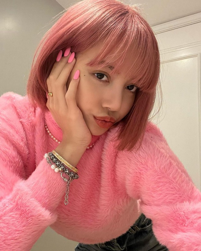 Ké Instagram nhà người ta, Lisa khoe mái tóc hồng mới tôn visual lịm tim nhường nào mà khiến dân tình phát cuồng? - Ảnh 4.