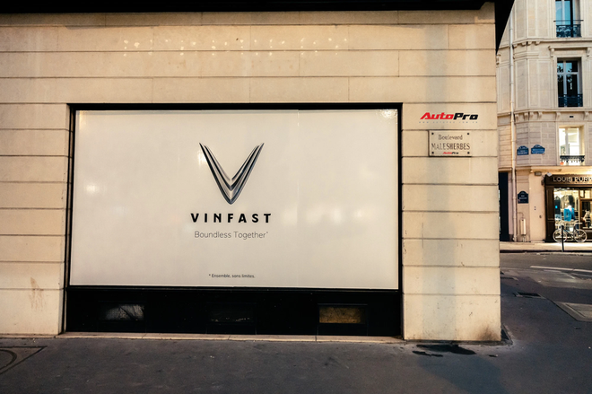 Ảnh độc quyền: Diện mạo showroom VinFast 3 mặt tiền giữa Paris, đẹp lung linh chỉ chờ mở cửa - Ảnh 7.
