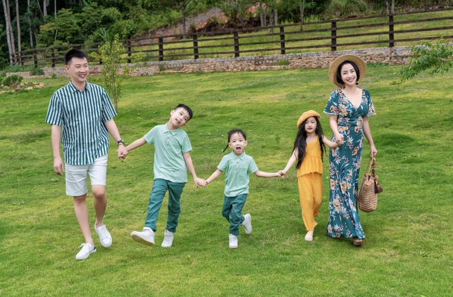 Nh&oacute;c tỳ nh&agrave; 1 sao nữ Vbiz mới 6 tuổi đ&atilde; c&oacute; kỹ năng yoga thuần thục, đến người lớn xem cũng phải cho&aacute;ng v&aacute;ng! - Ảnh 9.