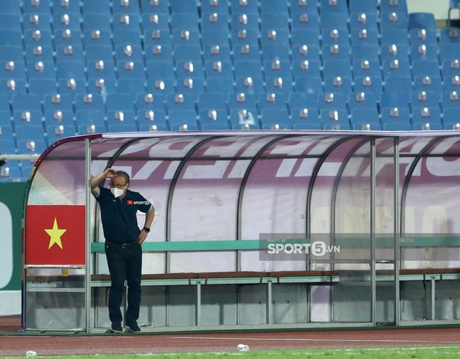 HLV Park Hang-seo: Thua 0-1 không có gì đáng chúc mừng cả, tôi chưa bao giờ thấy kiếm 1 điểm khó khăn thế - Ảnh 3.