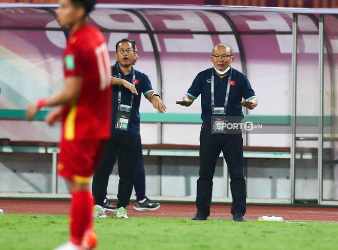 Chùm ảnh tuyển Việt Nam thi đấu lăn xả trước đội tuyển Nhật Bản - Ảnh 13.