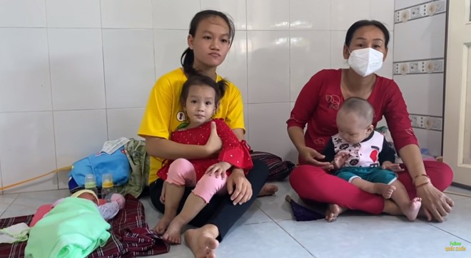 22 tuổi c&oacute; 4 con, mẹ đơn th&acirc;n muốn đem cho đứa con nhỏ vừa ch&agrave;o đời được 5 ng&agrave;y - Ảnh 3.
