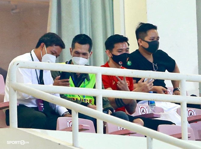Văn Hậu video call, Văn L&acirc;m h&agrave;o hứng: Anh em ơi chiến th&ocirc;i  - Ảnh 3.