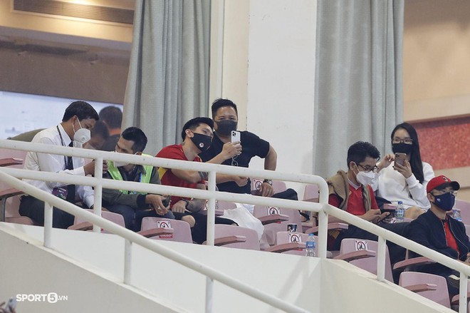 Văn Hậu video call, Văn L&acirc;m h&agrave;o hứng: Anh em ơi chiến th&ocirc;i  - Ảnh 4.