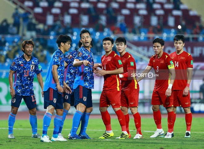 Chùm ảnh tuyển Việt Nam thi đấu lăn xả trước đội tuyển Nhật Bản - Ảnh 7.