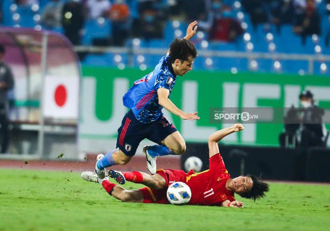 Chùm ảnh tuyển Việt Nam thi đấu lăn xả trước đội tuyển Nhật Bản - Ảnh 8.