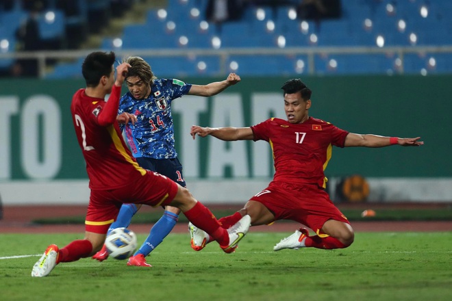 Fan Việt Nam lần đầu yêu VAR, tuyển Nhật Bản ấm ức bị tước bàn thắng thứ 2 - Ảnh 10.